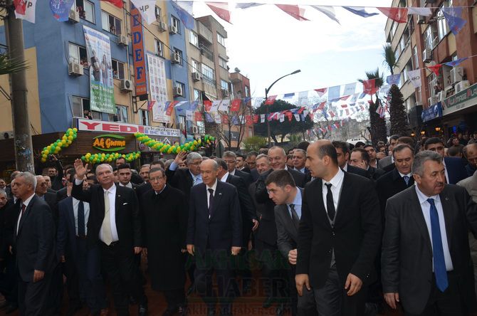 MHP LİDERi DEVLET BAHÇELİ AKHİSARLILAR İLE BULUŞTU